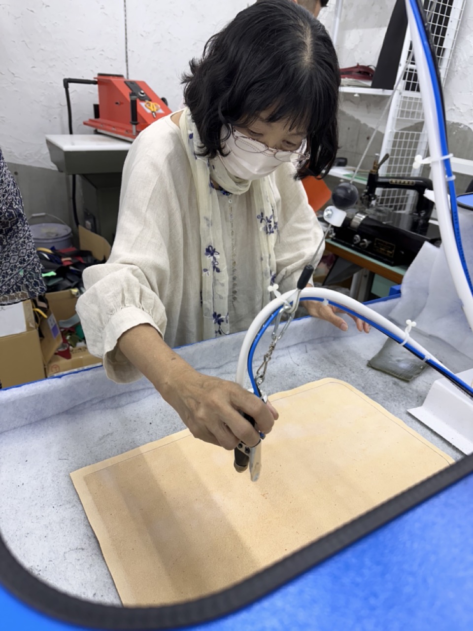 ランドセルの接着工程